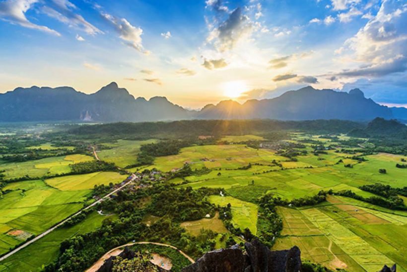 VIENTIANE l VANG VIENG l XIENG KHUANG l LUANG PRABANG